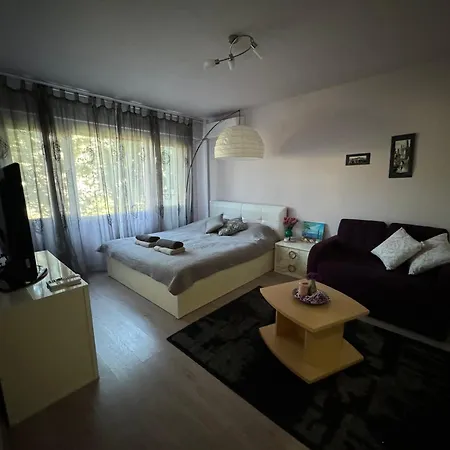 малък уютен * וארנה