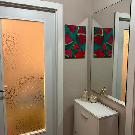 Апартаменты малък уютен